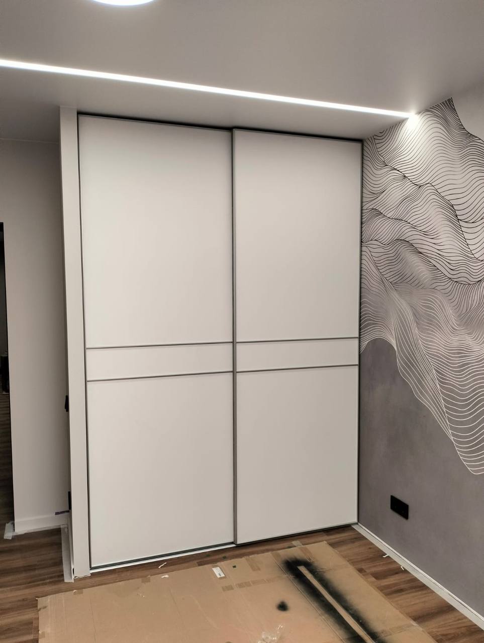 Шкаф-купе Белый с горизонтальными делителями